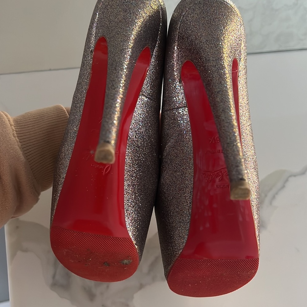 Christian Louboutin - Picture 4 of 6